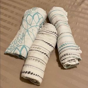 NWOT Aden + Anais muslin swaddle 3pk